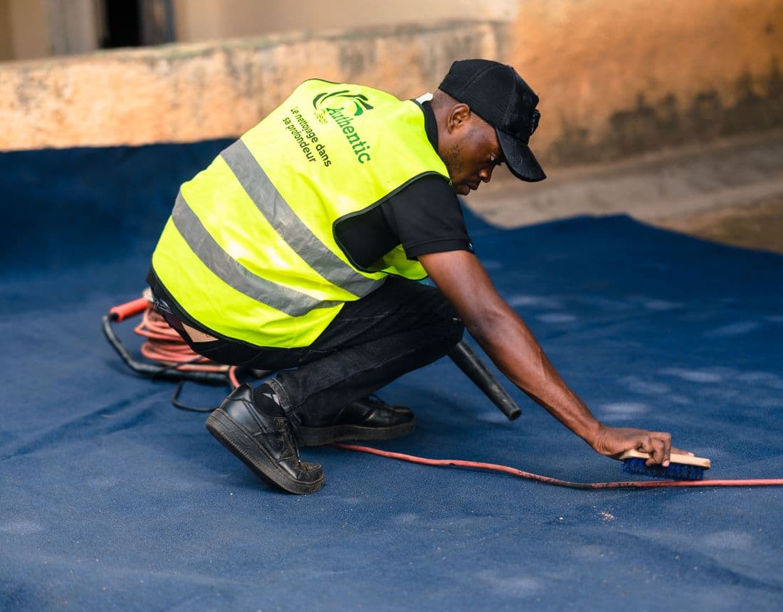 London carpet cleaner at work
